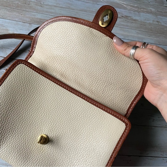 Authentic Vintage 1980s White Leather Crossbody Bag - Picture 3 of 14